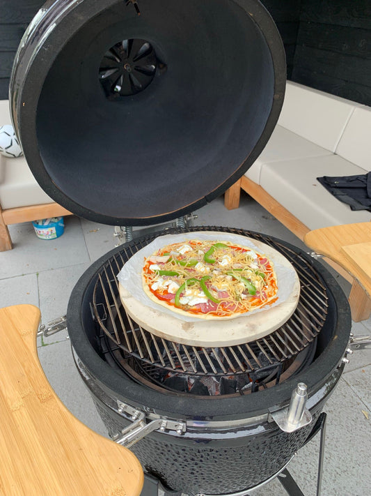 Pizza bakken op je Kamado BBQ: de ultieme handleiding